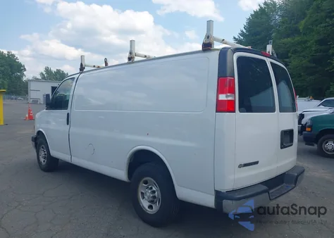 2019 Chevrolet Express 2500 Work Van из США, поврежденный, VIN 1GCWGAFP8K1196427